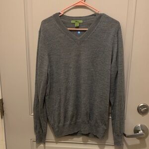 Tilley Women’s Gray V-Neck 100%Merino Wool Sweater Size Medium